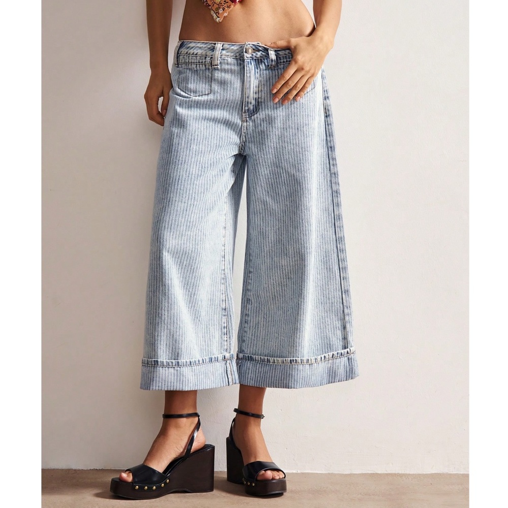 Light Wash Striped Cuffed Wide leg Cropped Wide Leg Denim Jeans - Picture 2 of 6